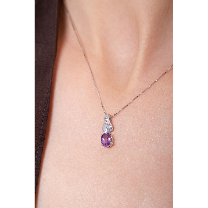 Collier femme en or blanc 18k avec améthyste et diamants Collier femme en or blanc 18k avec améthyste et diamants