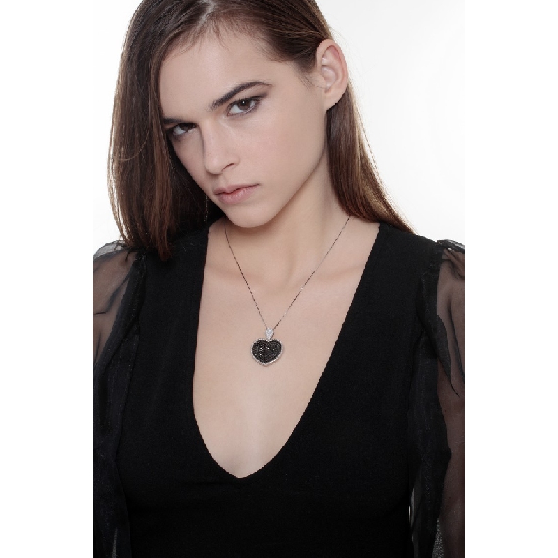 Collier en Or Blanc 18k cœur en Diamants Noirs et Blancs