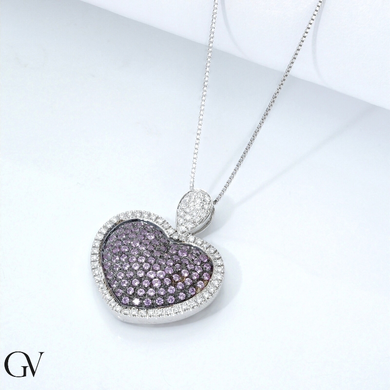 Collier en or blanc 18k avec pendentif cœur Collier en or blanc 18k avec pendentif cœur