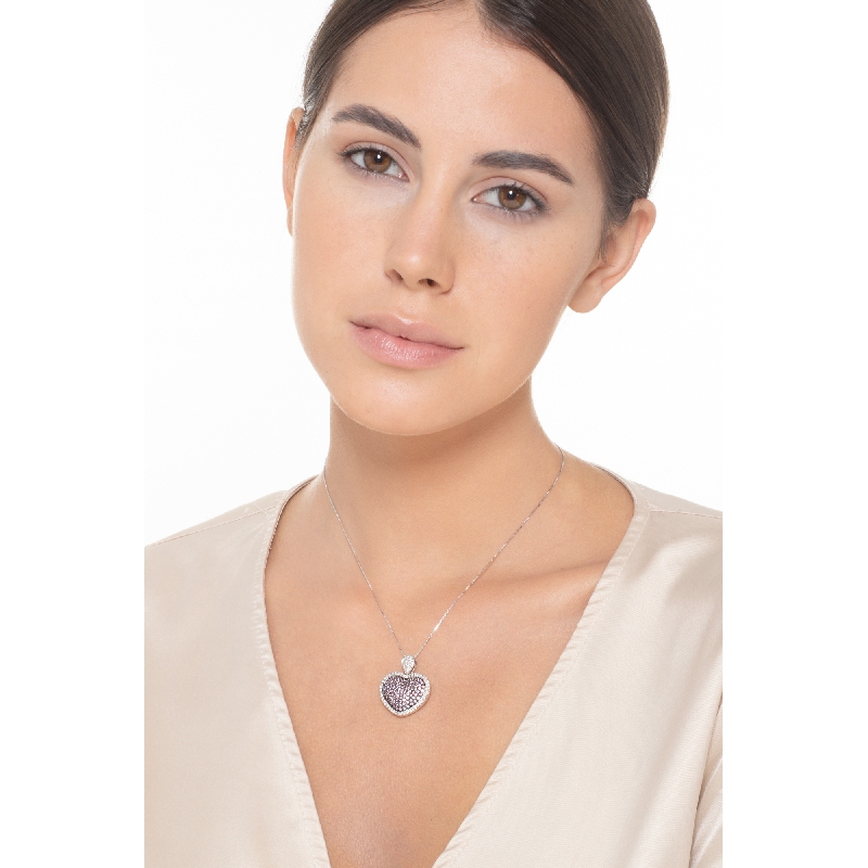 Collier en or blanc 18k avec pendentif cœur Collier en or blanc 18k avec pendentif cœur