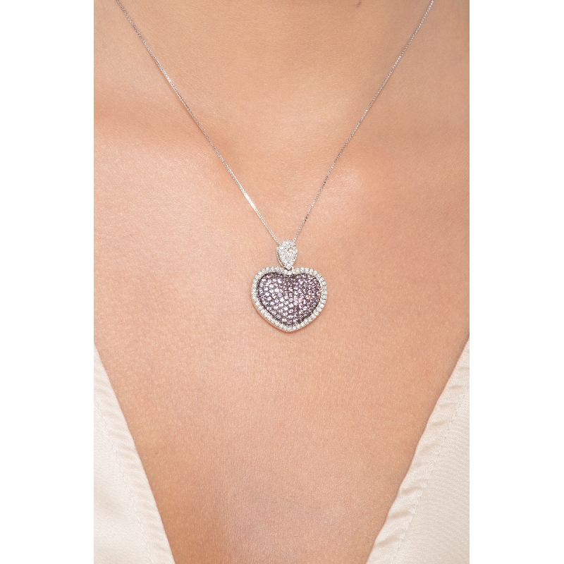 Collier en or blanc 18k avec pendentif cœur Collier en or blanc 18k avec pendentif cœur