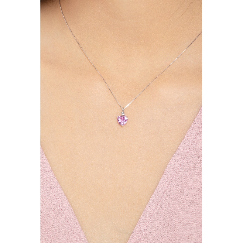 Collier en or blanc 18K avec pendentif cœur en saphir rose et diamant