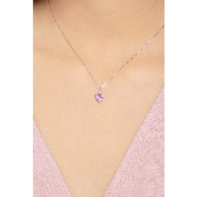 Collier en or blanc 18K avec pendentif cœur en saphir rose et diamant