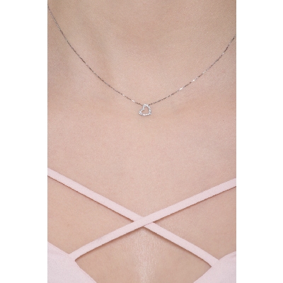 Collier or blanc 18k avec pendentif en forme de cœur