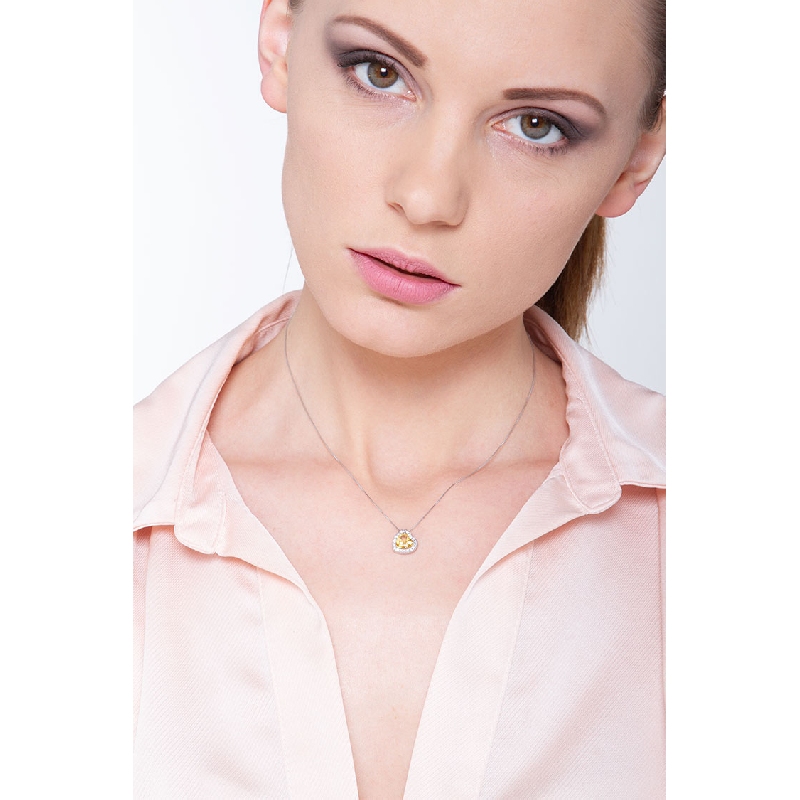 Collier en or avec citrine en forme de cœur et diamants Collier en or avec citrine en forme de cœur et diamants