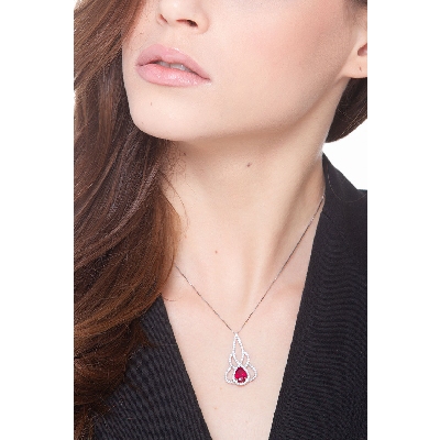 Collier en or blanc 18k avec pendentif flamme rubis et diamants
