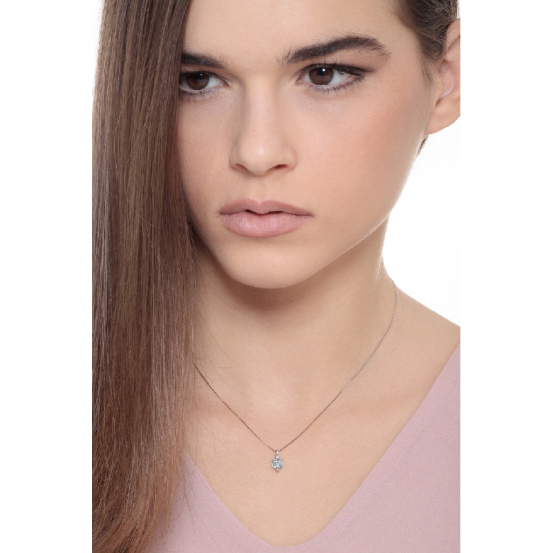 Collier en forme de cœur en aigue-marine or blanc 18k Collier en forme de cœur en aigue-marine or blanc 18k