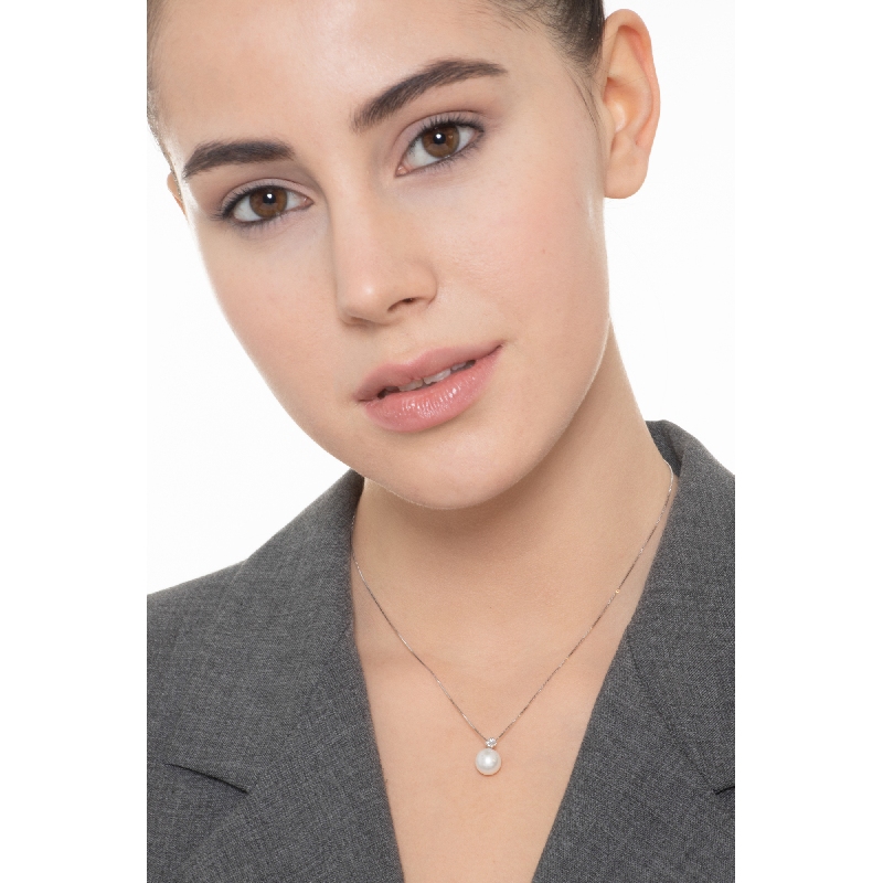  Collier en or blanc avec perle naturelle de 8 mm et diamant