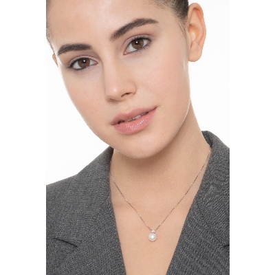  Collier en or blanc avec perle naturelle de 8 mm et diamant