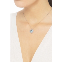 Collier en or blanc 18k avec pendentif fleur et aquamarine 2