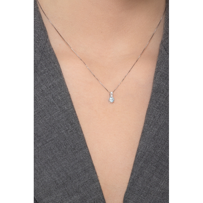 Collier en or blanc 18k avec pendentif aiguemarine et diamants