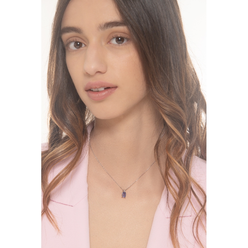 Collier en or blanc 18k avec tanzanite rectangulaire et diamant