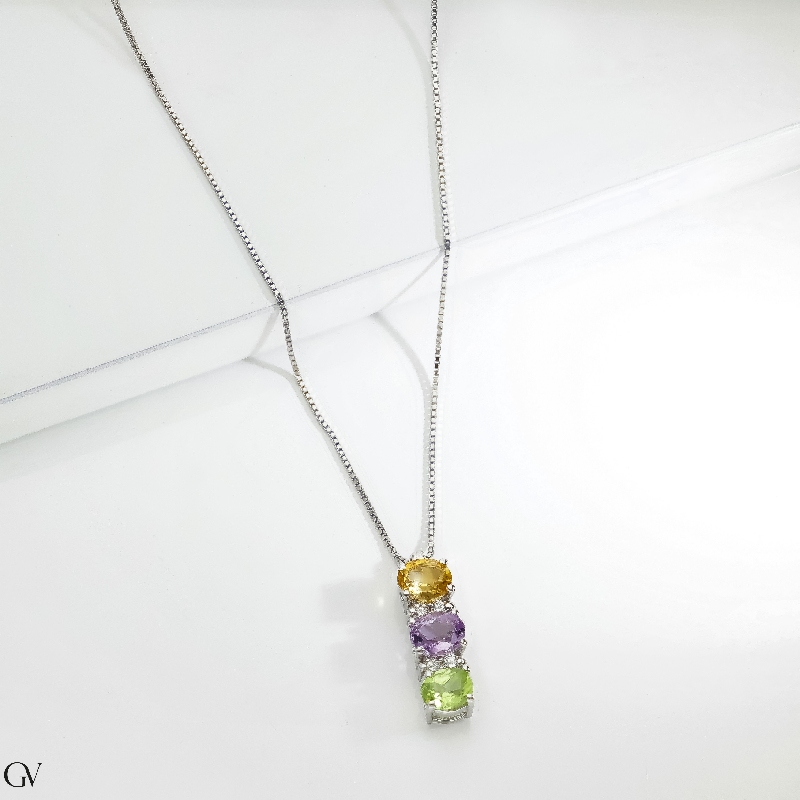 Collier en or blanc 18k avec trilogie de pierres précieuses multicolores
