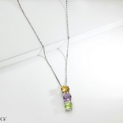 Collier en or blanc 18k avec trilogie de pierres précieuses multicolores