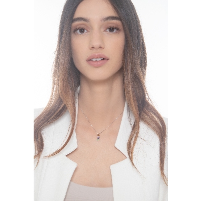 Collier en or blanc 18k avec trilogie de pierres précieuses multicolores