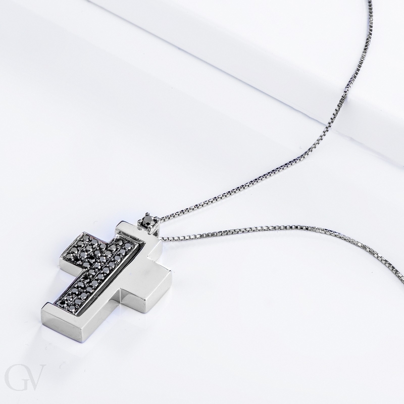 Collier croix or blanc 18k avec diamants noirs 50 cm Collier croix or blanc 18k avec diamants noirs 50 cm