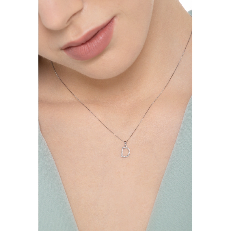 Collier avec la lettre  D en or blanc 18K et diamants Collier avec la lettre  D en or blanc 18K et diamants