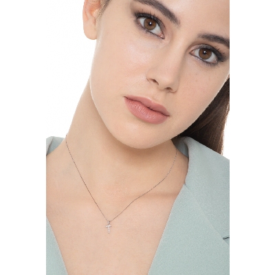 Collier avec la lettre  T en or blanc 18K et diamants