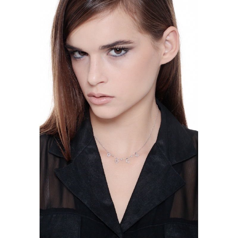 Collier en or blanc 18k avec le mot ROCK en diamants Collier en or blanc 18k avec le mot ROCK en diamants