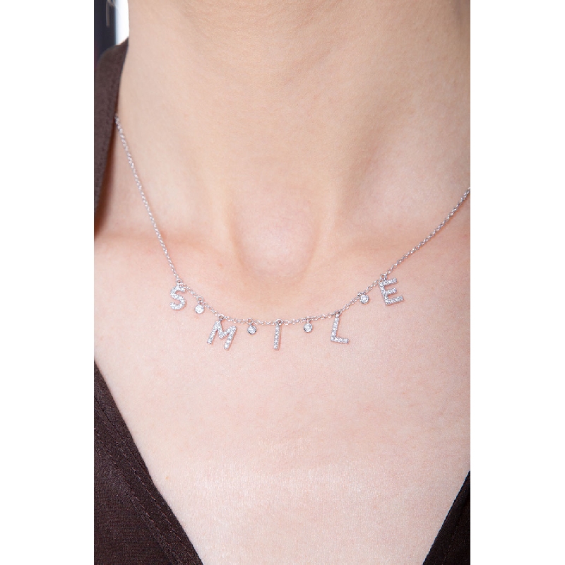 Collier avec lettres  SMILE en or blanc 750 et diamants Collier avec lettres  SMILE en or blanc 750 et diamants