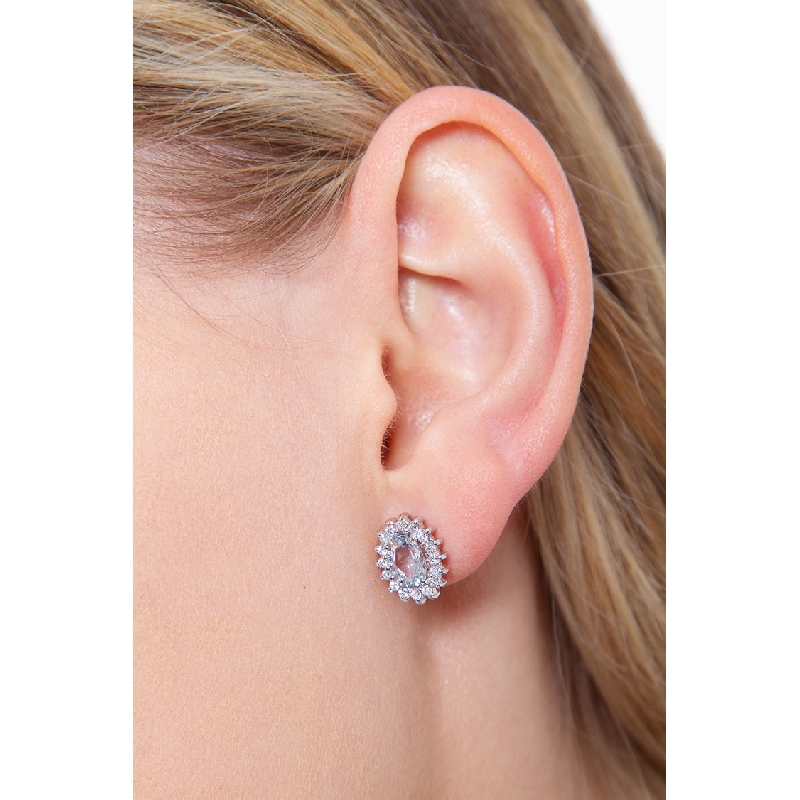 Boucles d'oreilles halo en or blanc 18k avec aigue-marine ovale et diamants  Boucles d'oreilles halo en or blanc 18k avec aigue-marine ovale et diamants
