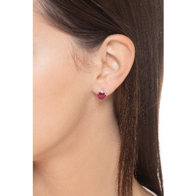Boucles d’oreilles en or blanc 18K avec rubis en cœur et diamants