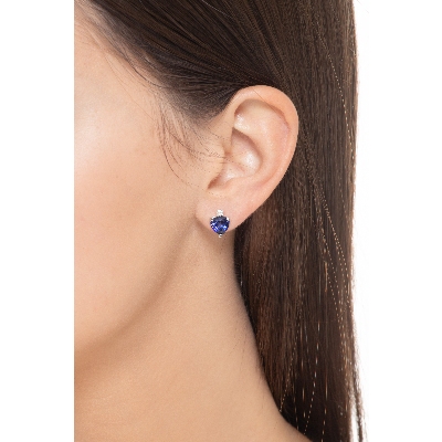 Boucles d’oreilles en or18K avec saphirs bleus en cœur et diamants