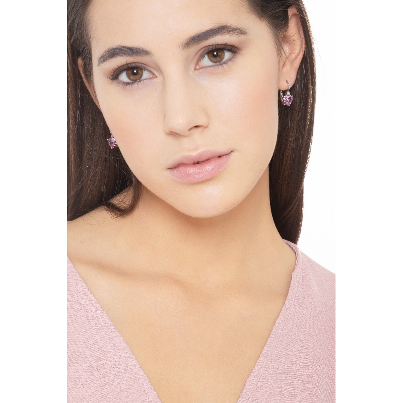 Boucles d'oreilles en or blanc 18k avec saphirs roses à cœur et diamants  Boucles d'oreilles en or blanc 18k avec saphirs roses à cœur et diamants