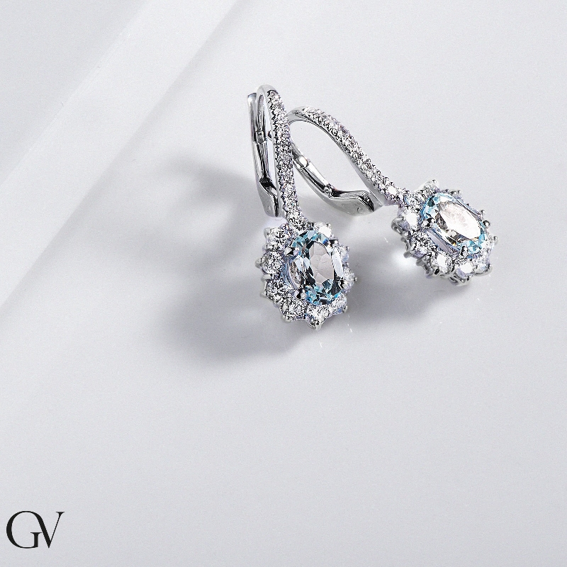 Boucles d'oreilles or blanc 18k avec aigue-marine halo de diamants