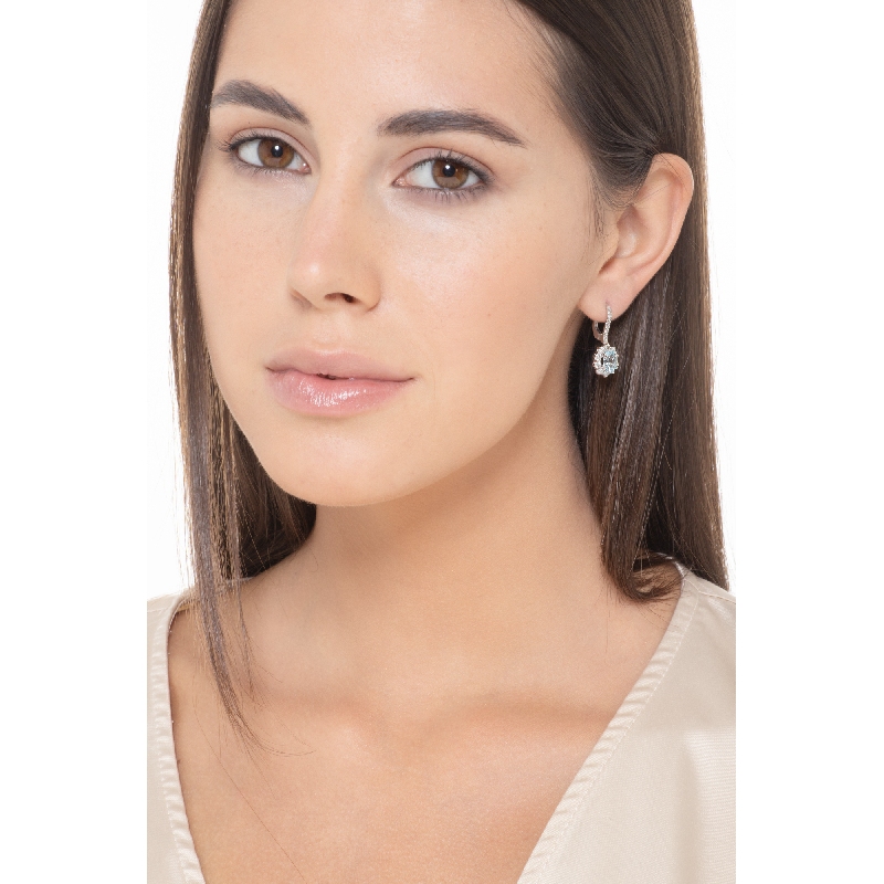 Boucles d'oreilles or blanc 18k avec aigue-marine halo de diamants