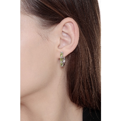 Boucles d’oreilles en or blanc 18k avec péridots et diamants
