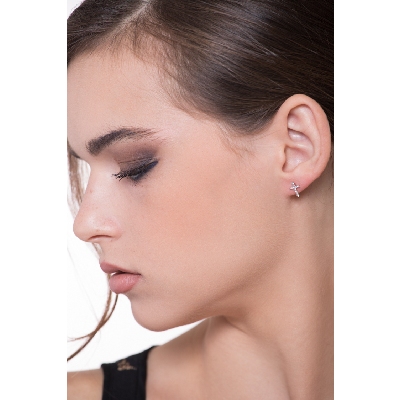 Boucles d’oreilles en or blanc 18 carats avec croix de diamants