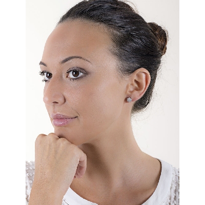 Boucles d’oreilles fleur en or blanc avec diamants