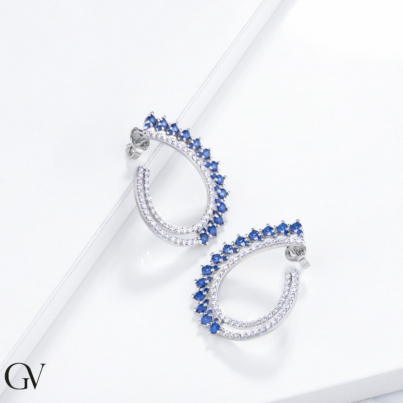 Boucles d'oreilles en or blanc 18kt avec saphirs bleus et diamants