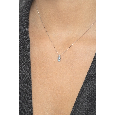 Collier en or blanc 18 carats avec aigue-marine centrale et diamant