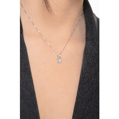 Collier en or blanc avec aigue-marine ovale et diamant