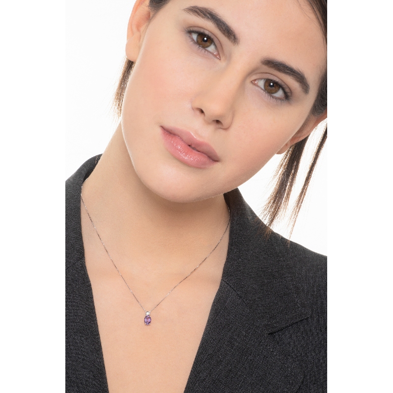 Collier avec pendentif en or blanc 18 carats avec diamant et améthyste  Collier avec pendentif en or blanc 18 carats avec diamant et améthyste