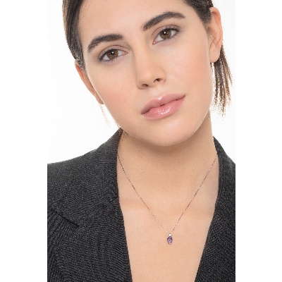 Collier en or blanc 18 carats avec améthyste centrale et diamant