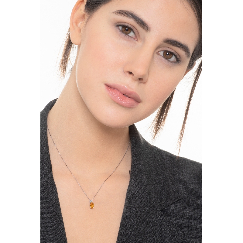 Collier en or blanc 18k avec citrine centrale et diamant