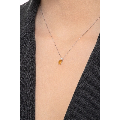 Collier en or blanc 18k avec citrine centrale et diamant