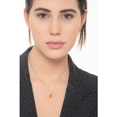 Collier en or blanc 18k avec citrine 8x6 mm et diamant