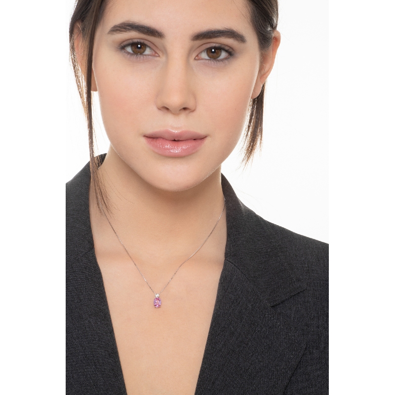 Collier avec pendentif en or blanc 18 ct avec diamant et saphir rose ovale Collier avec pendentif en or blanc 18 ct avec diamant et saphir rose ovale