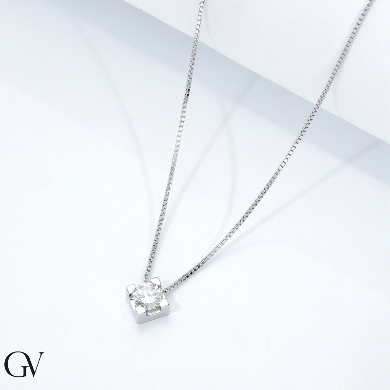 Collier or blanc 18k avec brillant 0,70 ct Collier or blanc 18k avec brillant 0,70 ct