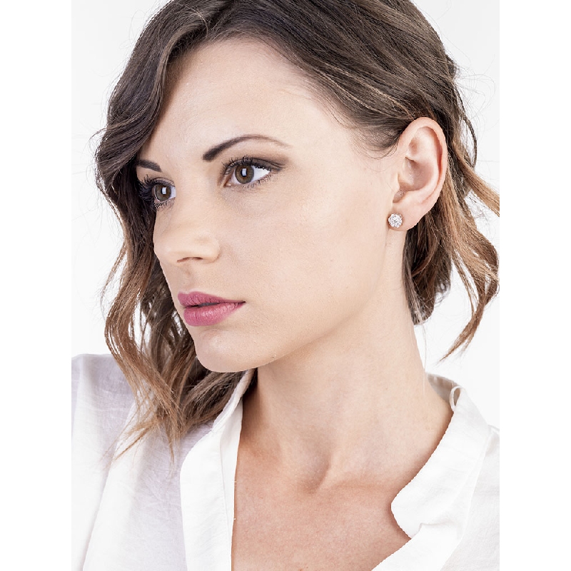 Boucles d'oreilles illusion en or blanc 18 carats avec un pavage de diamants Boucles d'oreilles illusion en or blanc 18 carats avec un pavage de diamants