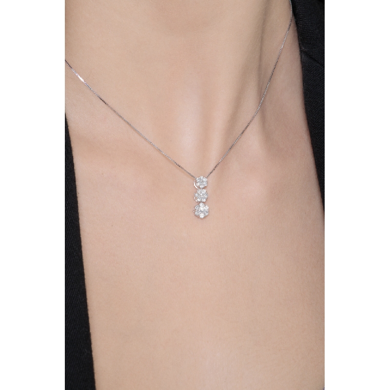 Collier en or blanc 18 carats avec diamants Collier en or blanc 18 carats avec diamants