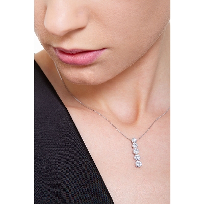 Collier avec cinq pendentif ilusion  en or blanc 18k et diamants