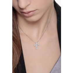 Collier avec une croix en or blanc 18 carats et diamants 2