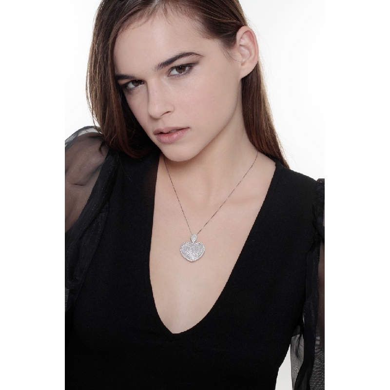 Pendentif avec cœur pavé de diamants 2.00 ct au total Pendentif avec cœur pavé de diamants 2.00 ct au total