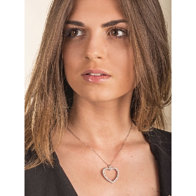 Collier or blanc 18k pendentif de diamants en forme de coeur 