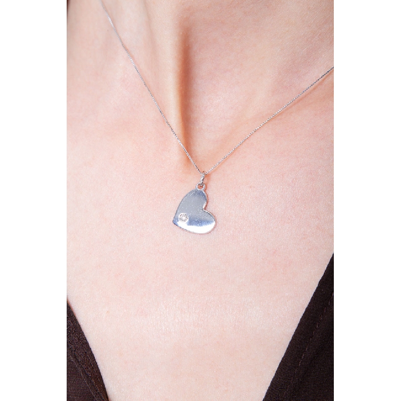 Collier pendentif coeur or blanc 18k et diamant 0.04 ct  Collier pendentif coeur or blanc 18k et diamant 0.04 ct